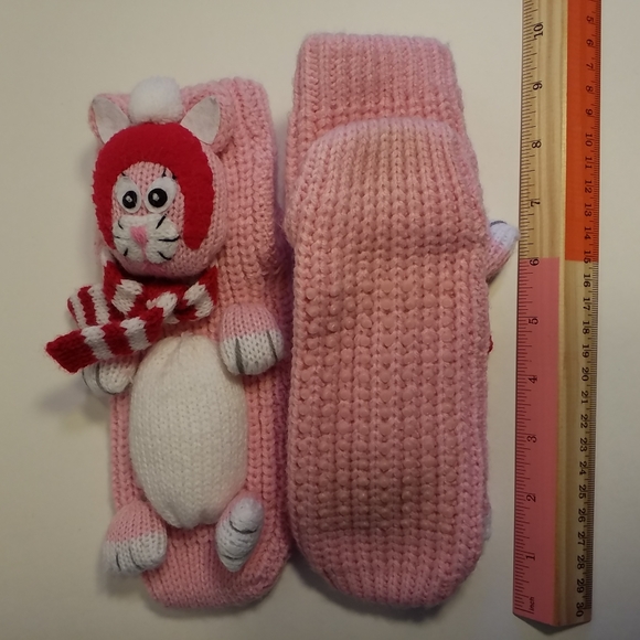 3/$25 SLIPPERS Adorable Pink and White CATS KNIT Grip bottom S - Picture 3 of 4